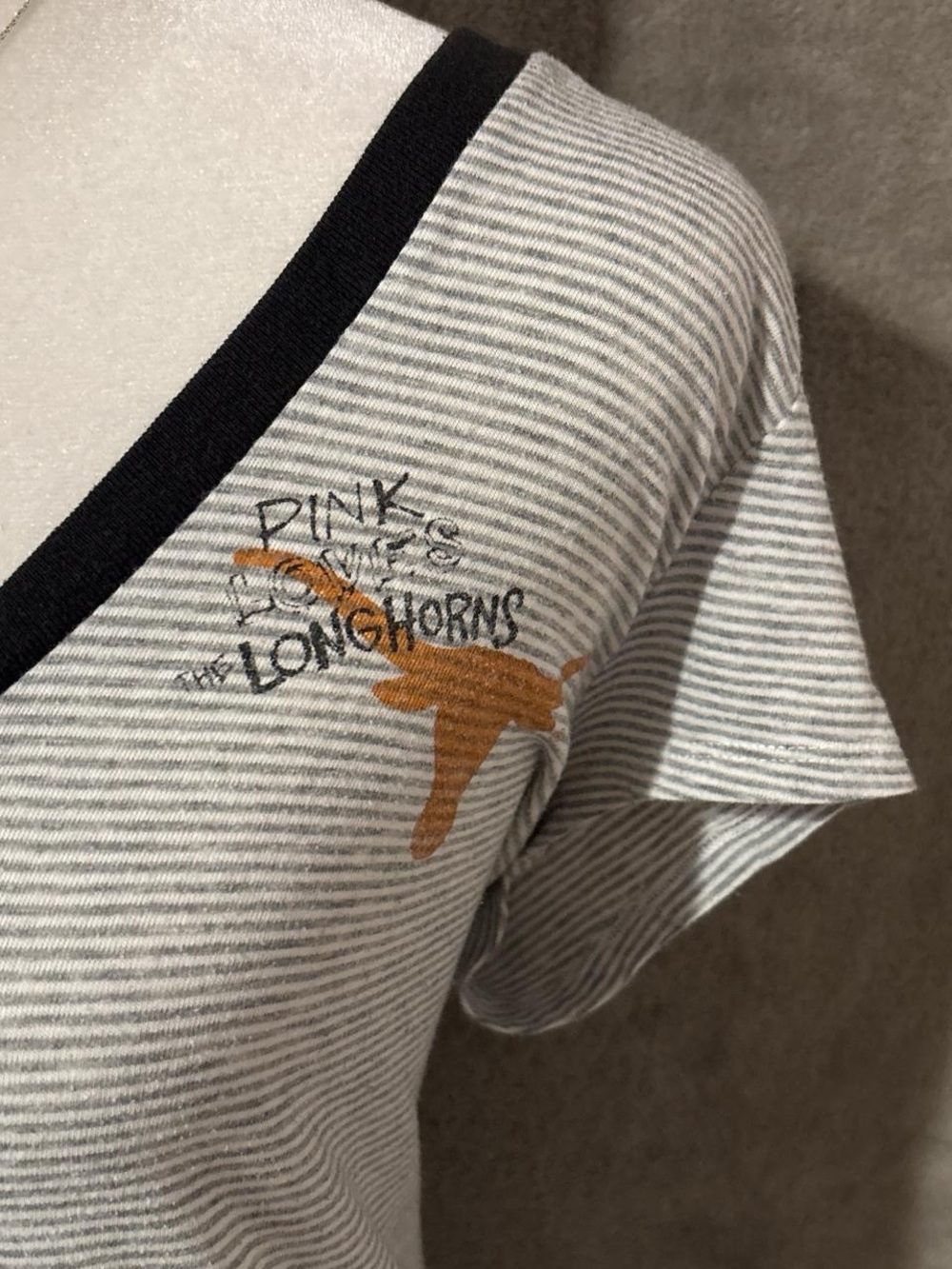 Y2k PINK Texas Longhorns V Neck UT T Shirt - Picture 2 of 4